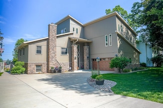 530 Winnebago Ave, Portage, WI 53901