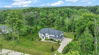 2420 Cedar Lakes Dr, Cleveland, OH 44124