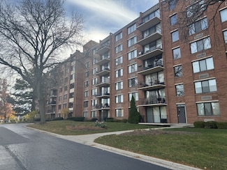 2000 Saint Regis Dr Unit 4K, Lombard, IL 60148