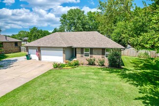 408 Primrose Ln, Monett, MO 65708