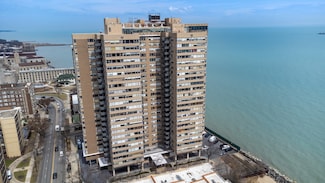 6301 N Sheridan Rd Unit 11D, Chicago, IL 60660
