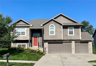 4936 Parkway Dr, Leavenworth, KS 66048