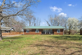 651 Price Cir, La Fayette, TN 37083
