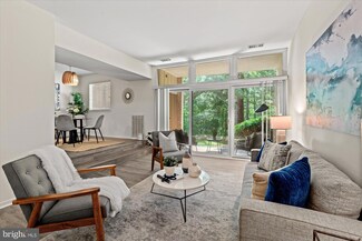 1671 Parkcrest Cir Unit 100, Reston, VA 20190
