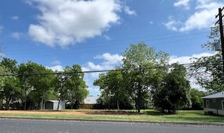 808 W Travis St Unit 4&5, Fredericksburg, TX 78624