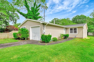 137 Riverside Ave, Mastic Beach, NY 11951