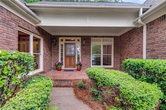 9395 Clublands Dr, Alpharetta, GA 30022