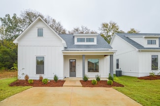 75 Madeline Dr, Starkville, MS 39759