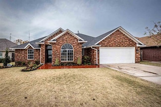6807 SW Coralwood Dr, Lawton, OK 73505