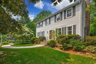 64 Marlboro Rd, Southborough, MA 01772