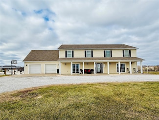 4721 Eleven Point Rd, Hannibal, MO 63401