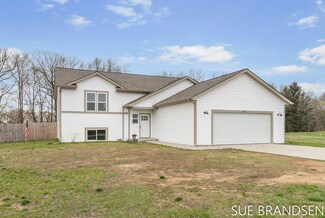 3242 Signal Point Dr, Allegan, MI 49010