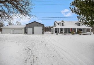 8668 N 40th St, Augusta, MI 49012