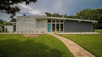 20 Oakwood Dr, Gulfport, MS 39507