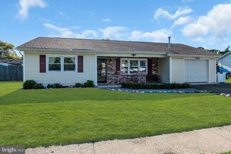 6 Roxbury Dr, Barnegat, NJ 08005