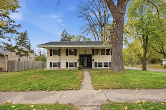 1439 Mcafee St, Saint Paul, MN 55106