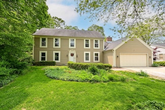 3627 W Chantilly Ct, Mequon, WI 53092
