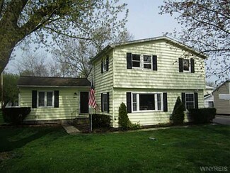 5850 Pearl St, Sanborn, NY 14132
