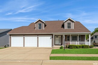18 Hidden Valley Cir, Davenport, IA 52804