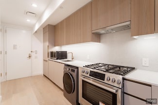 3 Court Square Unit 518, Long Island City, NY 11101