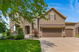 112 NW Whitman Dr, Lees Summit, MO 64081