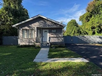 62 Orchid Dr, Mastic Beach, NY 11951