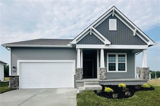 27011 E Dogwood Ln, Lake Lotawana, MO 64086