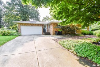 201 Melvin St, Washington, IL 61571