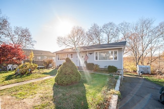 4 Bayview Rd, Niantic, CT 06357