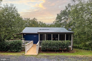225 Fawn Dr, Basye, VA 22810