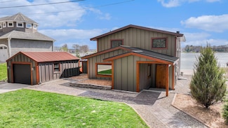 1466 N Eagle Lake Dr, Kalamazoo, MI 49009