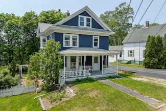 14 Fullerton St, Boothbay Harbor, ME 04538