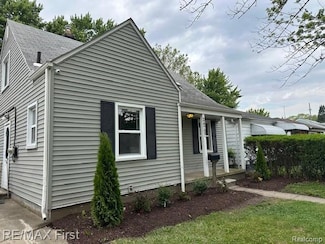 24707 Saxony Ave, Eastpointe, MI 48021