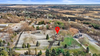 W300S3280 Snowdon Dr, Waukesha, WI 53189