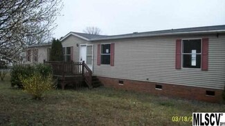 1347 Cape Hickory Rd, Hickory, NC 28601