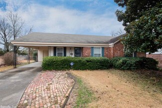 619 Poinsetta Dr, Little Rock, AR 72205
