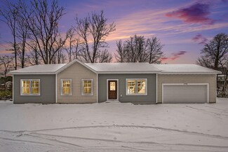 17753 Country Ln, Spring Lake, MI 49456