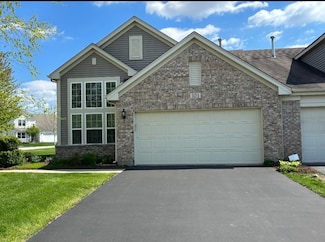 101 Boathouse Rd, Pingree Grove, IL 60140