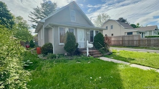 519 Sweezy Ave, Riverhead, NY 11901