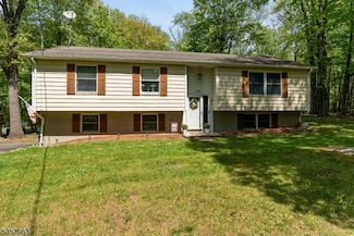 56 Maple Ave, Stockholm, NJ 07460