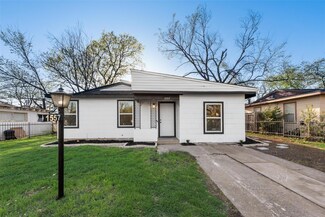 1557 Hamsted St, Fort Worth, TX 76115