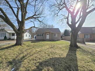 1044 Kusterer Dr NW, Grand Rapids, MI 49534