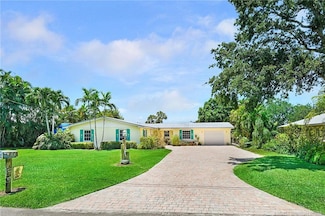 906 SW Magnolia Bluff Dr, Palm City, FL 34990