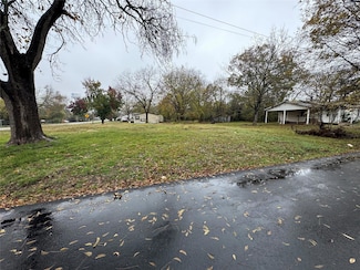 900 Maple St, Commerce, TX 75428