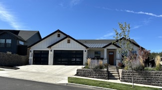 2077 NW Lobinie Ct, Bend, OR 97703