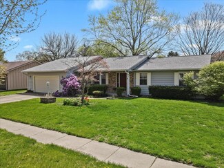1407 Country Lake Dr, Champaign, IL 61821