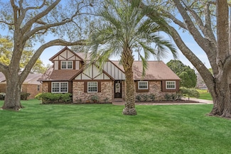 806 Riverside Dr, Alvin, TX 77511