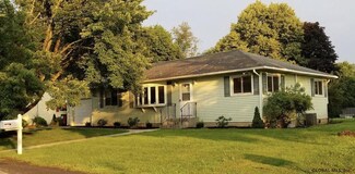 8 Holland Ln, Castleton On Hudson, NY 12033