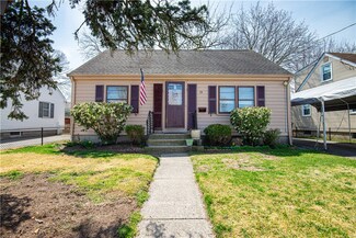 73 Thurston St, Riverside, RI 02915