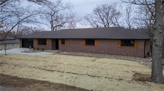 909 Bell Dr, Excelsior Springs, MO 64024